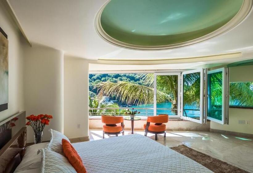 מיטת קינג בסוויטה, South Shore Villa Armonia Luxury Boutique