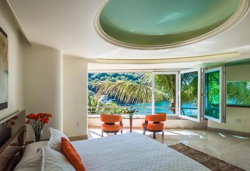 מיטת קינג בסוויטה, South Shore Villa Armonia Luxury Boutique