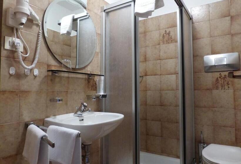 标准单人间, Garni Weghueb