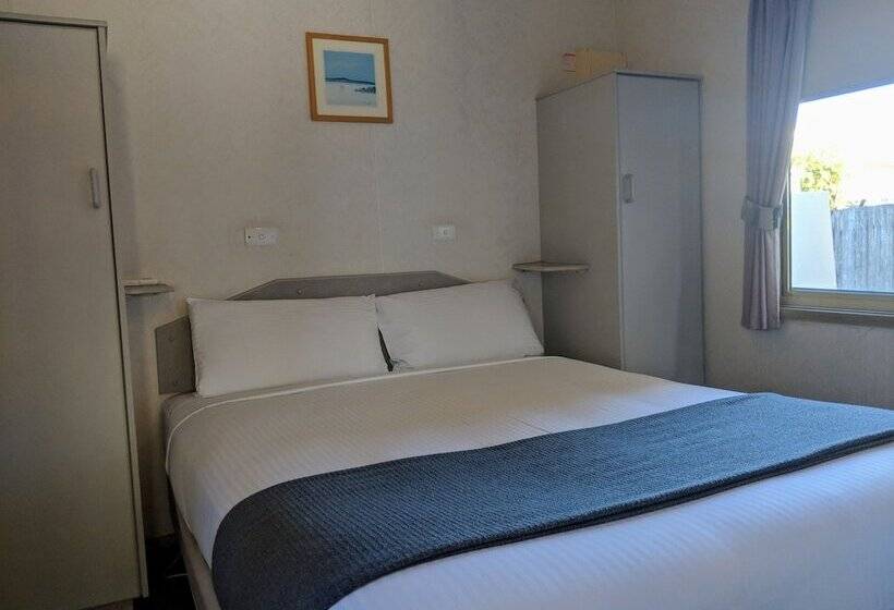 小室, Bega Village Motor Inn