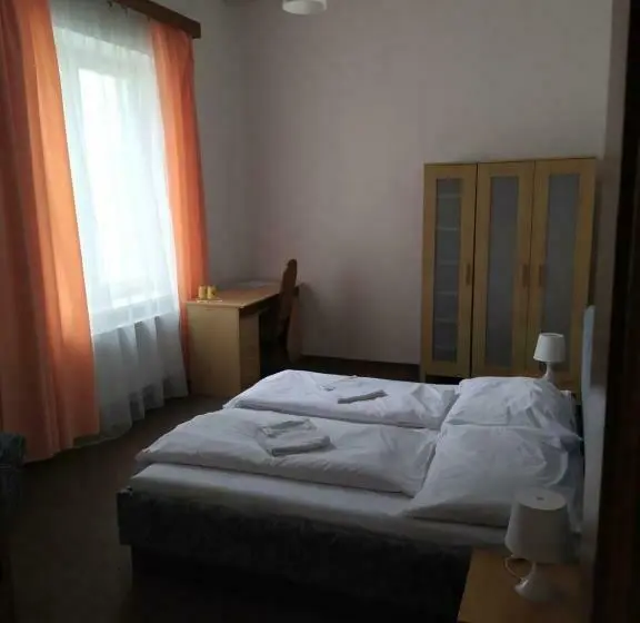 اتاق استاندارد با سرویس بهداشتی مشترک, Tourist Room Maria