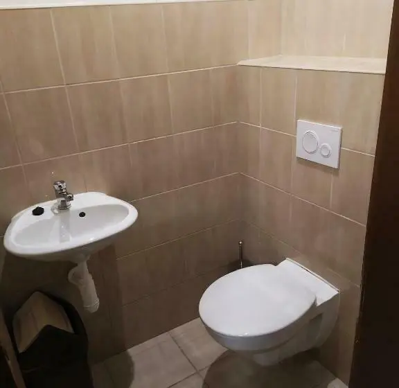 اتاق استاندارد با سرویس بهداشتی مشترک, Tourist Room Maria