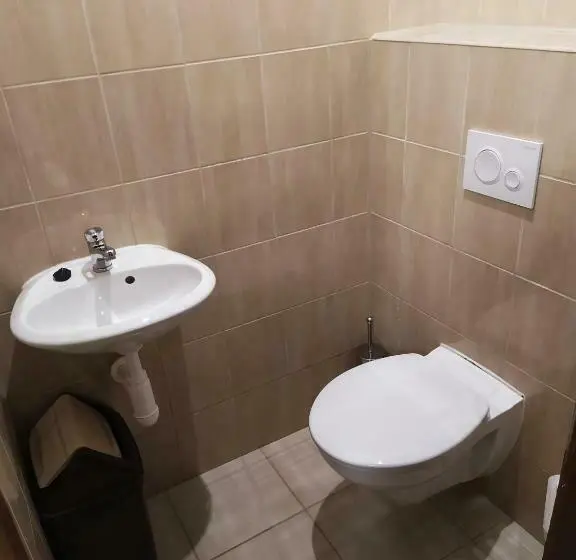 اتاق استاندارد با سرویس بهداشتی مشترک, Tourist Room Maria
