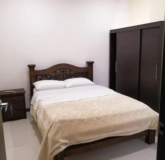 Chambre Standard, El Monarca