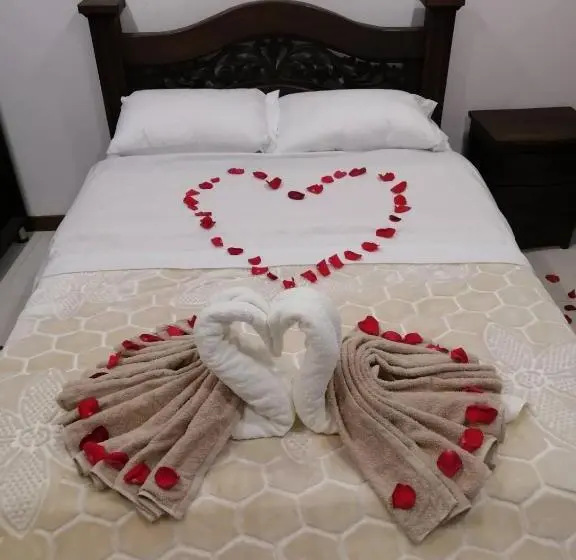 Chambre Standard, El Monarca