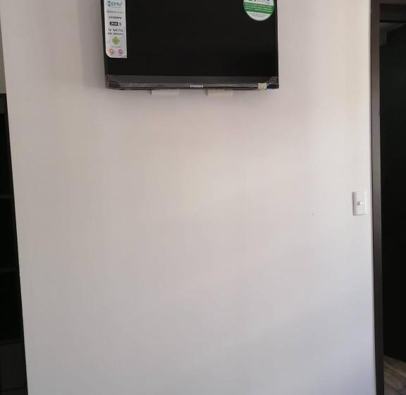 标准间, El Monarca