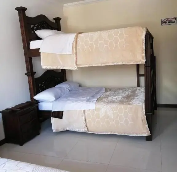Chambre Familiale, El Monarca