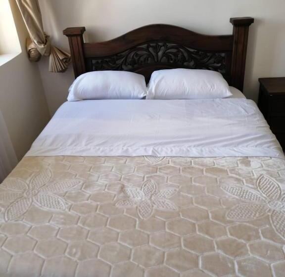 家庭间, El Monarca