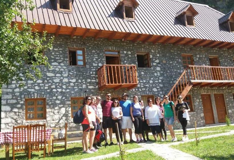 디럭스 4인 룸, Bujtina Berishta Theth