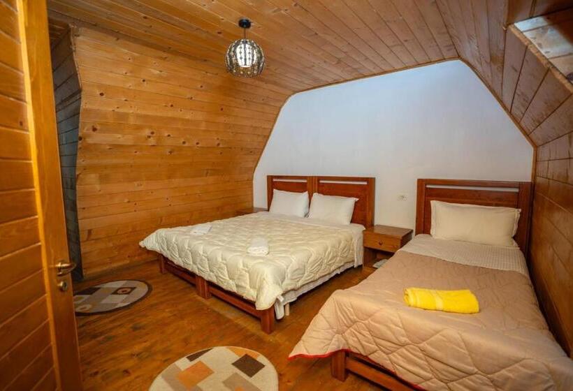 디럭스 트리플 룸, Bujtina Berishta Theth