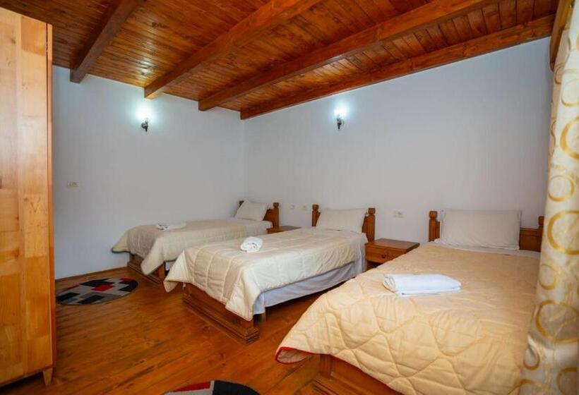 디럭스 트리플 룸, Bujtina Berishta Theth