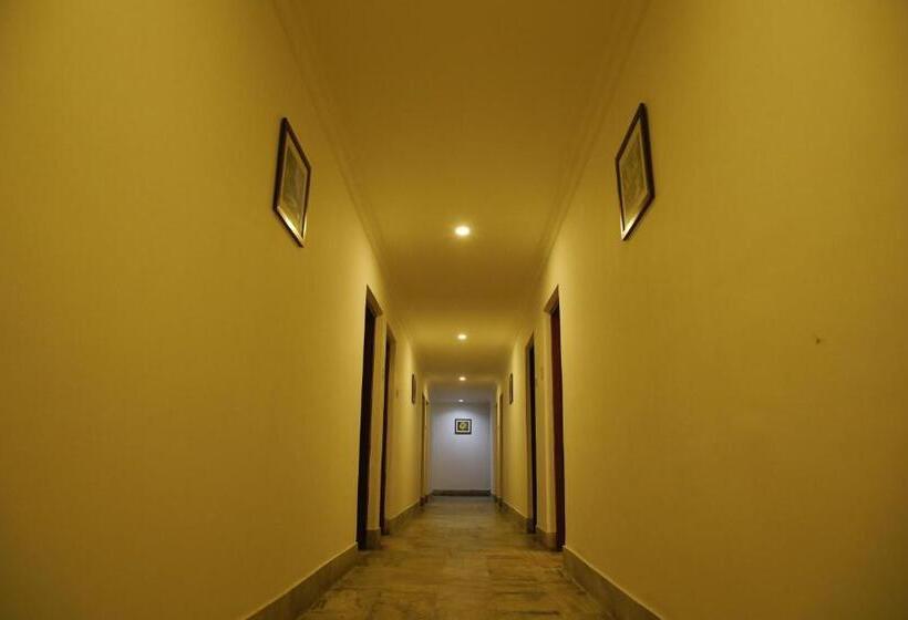 غرفة قياسية ثلاثية, Kairali Tourist Home