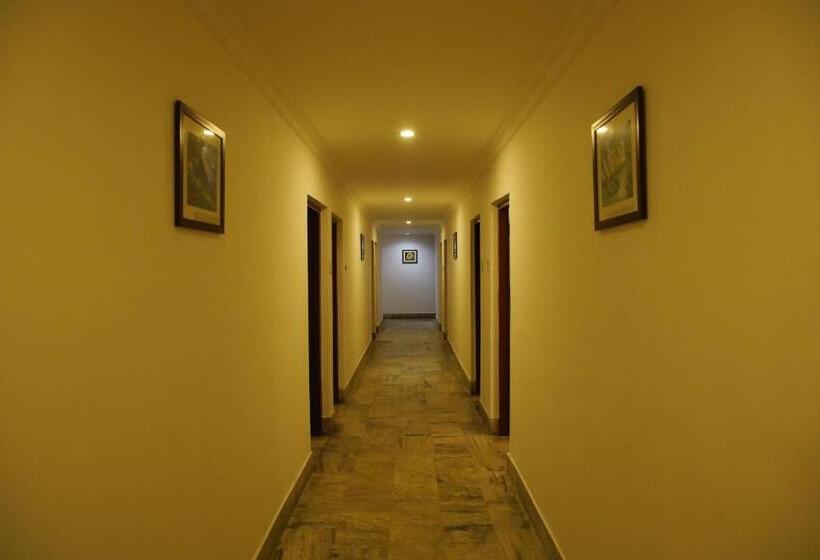 غرفة قياسية ثلاثية, Kairali Tourist Home