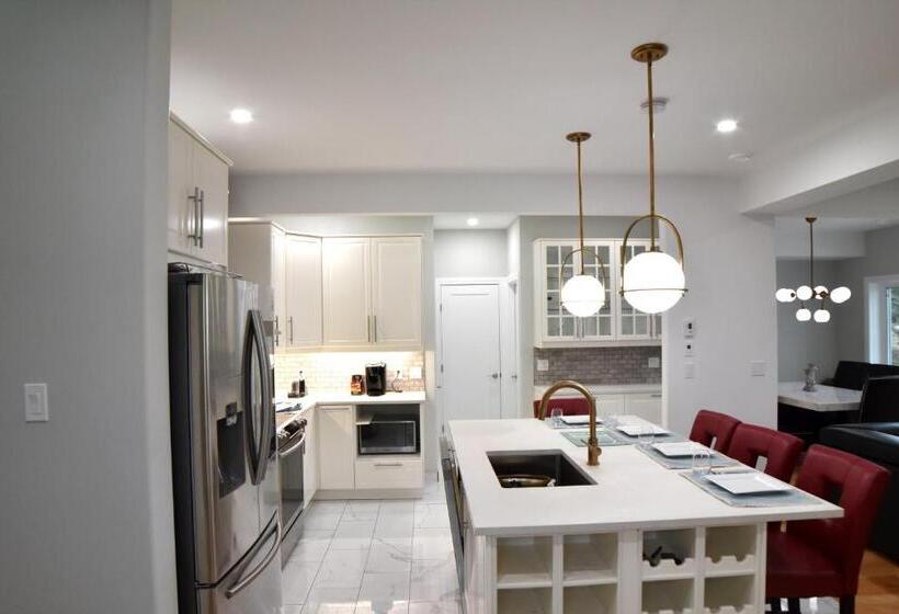 بنجلو قياسى 3 غرف نوم, Aurora Guest House