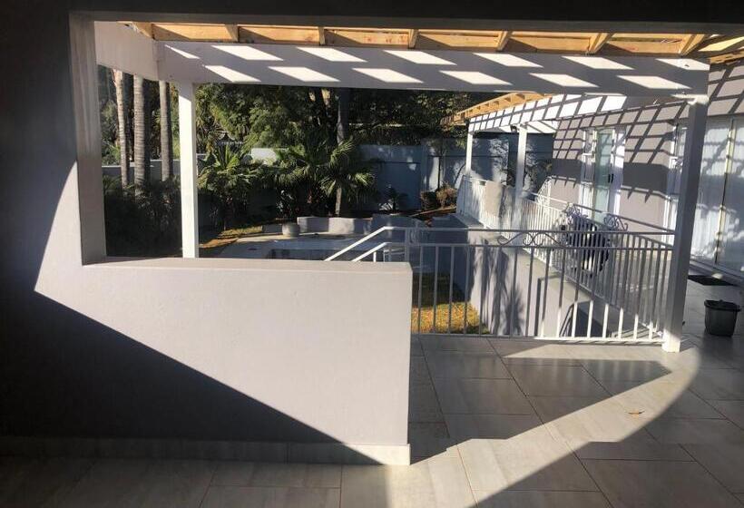 חדר משפחתי, 8 On Acacia Guesthouse