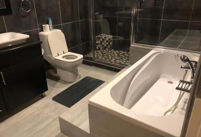 חדר משפחתי, 8 On Acacia Guesthouse