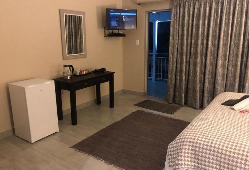 Семейный Номер, 8 On Acacia Guesthouse