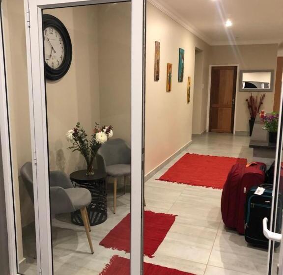 חדר סטנדרט עם מרפסת, 8 On Acacia Guesthouse