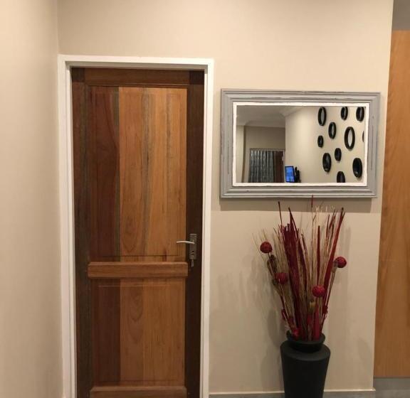 חדר סטנדרט עם מרפסת, 8 On Acacia Guesthouse