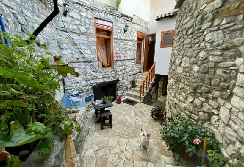 اتاق سوپریور, Guest House Semani