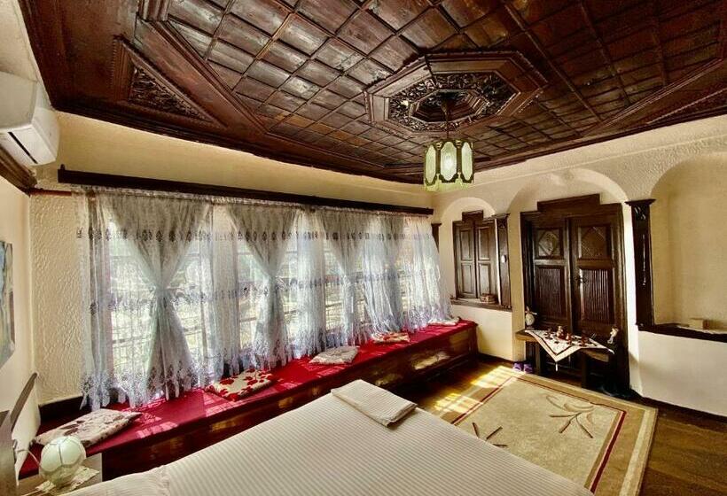 اتاق سوپریور, Guest House Semani