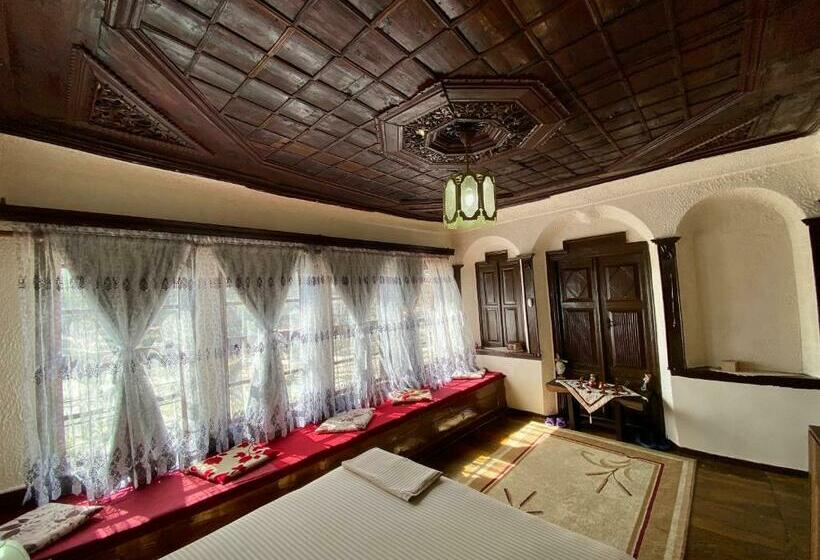 اتاق سوپریور, Guest House Semani