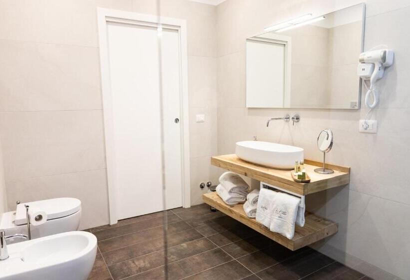 اتاق لوکس سه تخته, Li Cetti