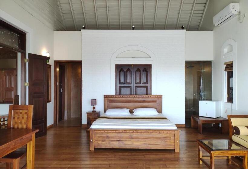 家庭间, Leaf On Lagoon