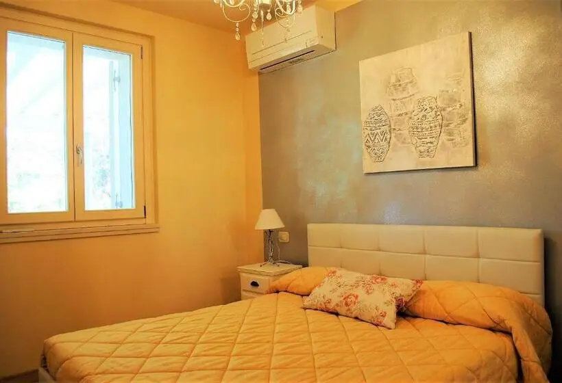 آپارتمان 1 خوابه با چشم‌انداز استخر, Villa Claudia