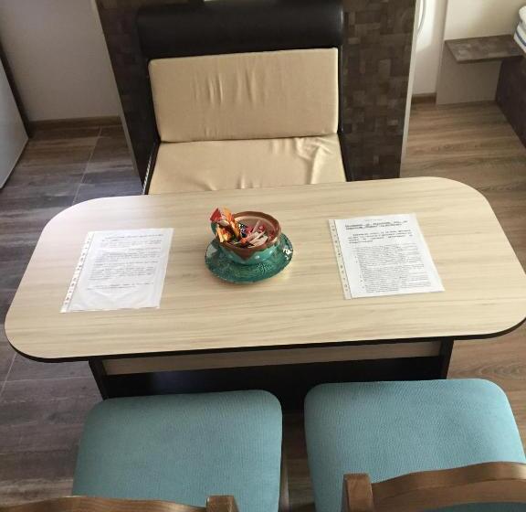 带露台的标准工作室, Madini Apartment