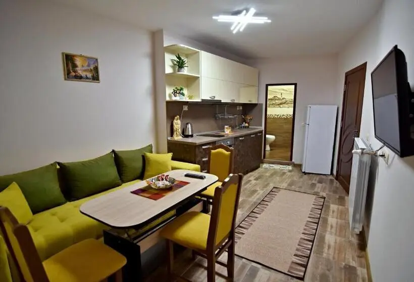 スタンダードスタジオ, Madini Apartment