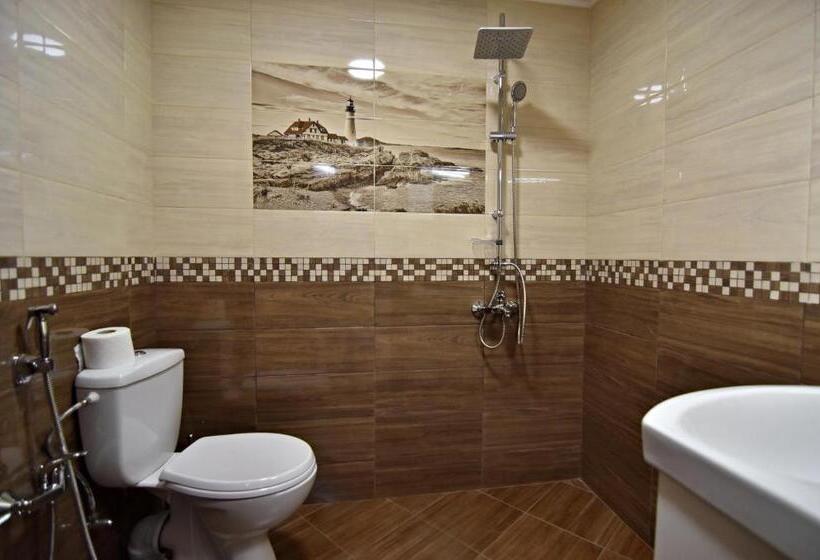 标准工作室, Madini Apartment