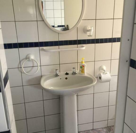 إستوديو قياسى مطل على البحر, Vue Port