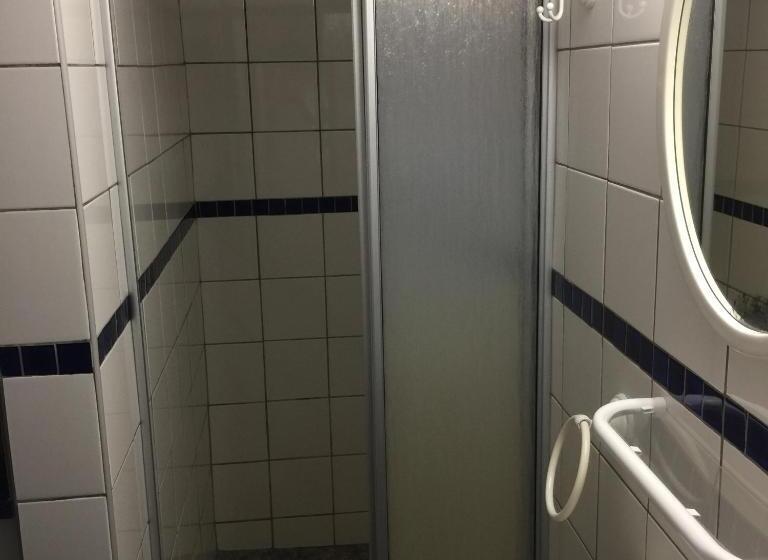 إستوديو قياسى مطل على البحر, Vue Port