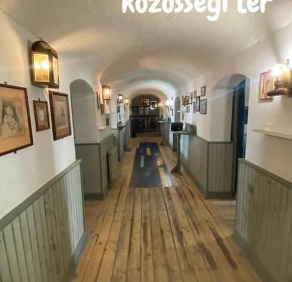 Pokój Standard Trzyosobowy, Postel Hostel