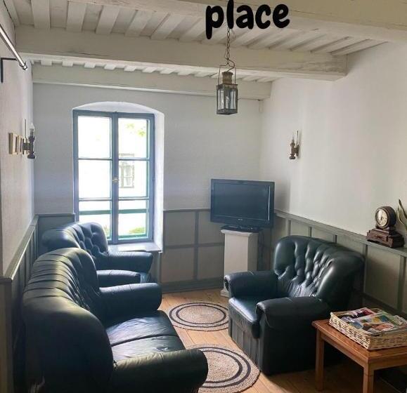 Habitación Triple Estándar, Postel Hostel