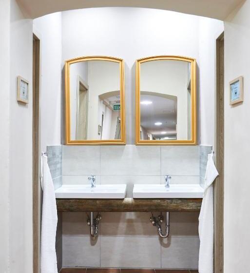 Habitación Estándar Baño Compartido, Postel Hostel