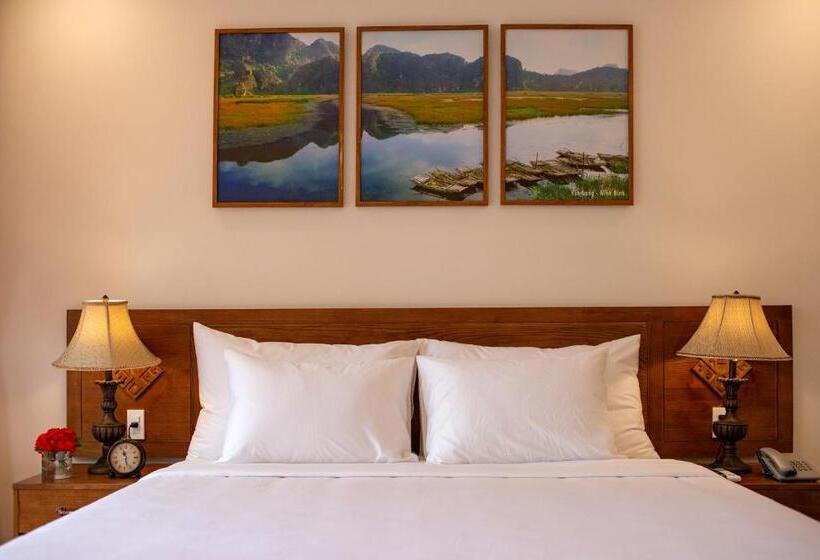 اتاق لوکس با چشمانداز استخر, Bai Dinh Garden Resort & Spa