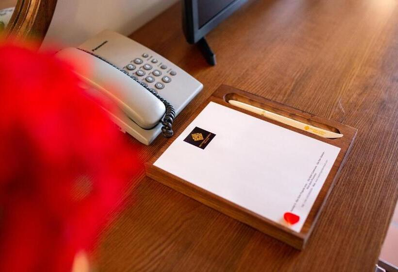 اتاق لوکس با چشم‌انداز استخر, Bai Dinh Garden Resort & Spa