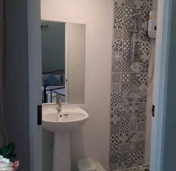 اتاق استاندارد چهارنفره با چشم‌انداز باغ, Sky Cottage Bungalow