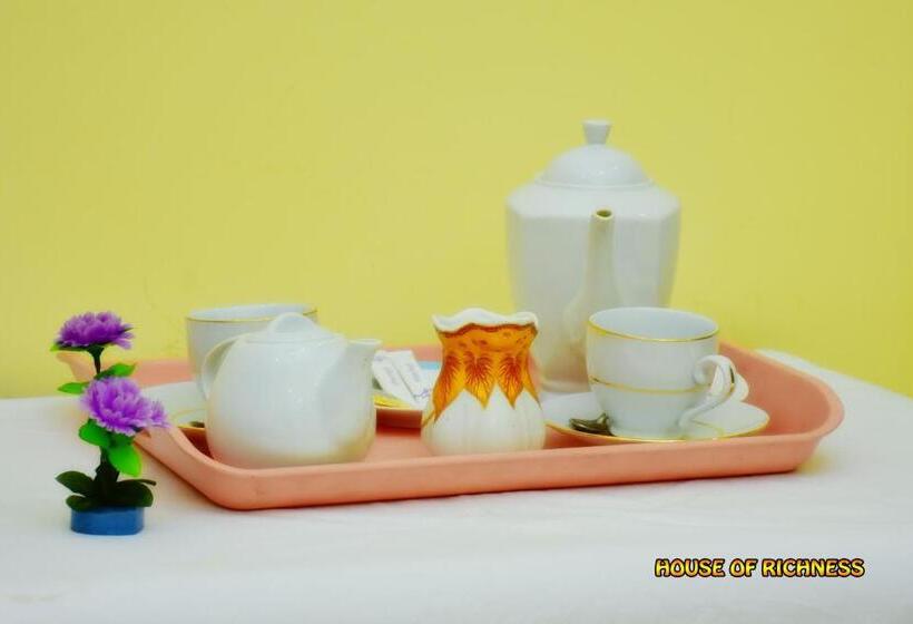 スタンダードルーム, House Of Richness