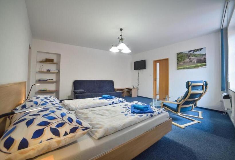 3 Sovrums Lägenhet, Penzion Marcipánka