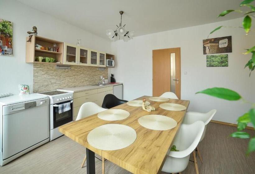 3 Sovrums Lägenhet, Penzion Marcipánka