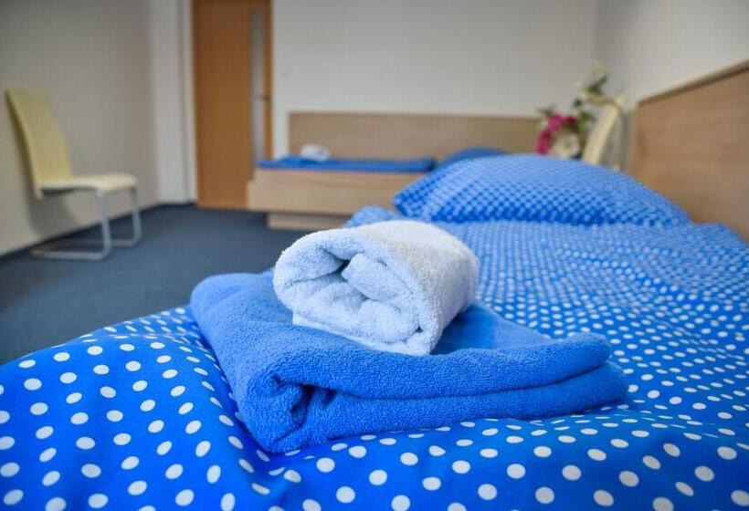 3 Sovrums Lägenhet, Penzion Marcipánka