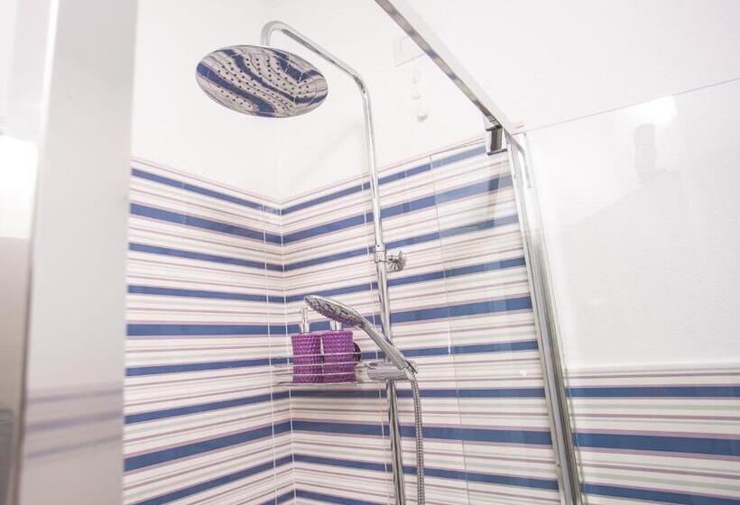 غرفة قياسية مزوَّدة بشُرفة, Rosso Di Mare Alghero