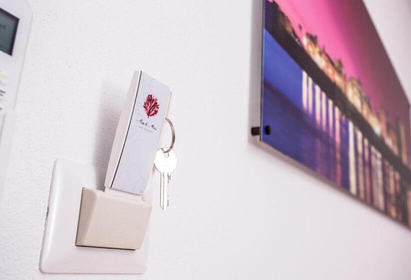 غرفة قياسية مزوَّدة بشُرفة, Rosso Di Mare Alghero