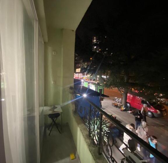 استودیو استاندارد با بالکن, уютная студия Maksim