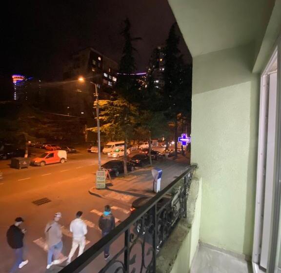 استودیو استاندارد با بالکن, уютная студия Maksim