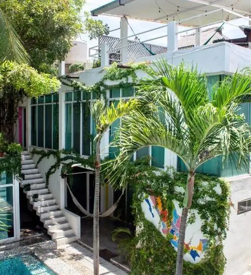 تختخواب در اتاق مشترک, Casa Daikiri