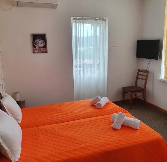 标准间带阳台, Guest House Gurkov